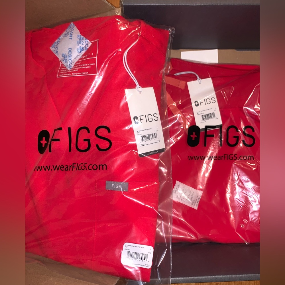 FIGS NWT ❤️POP RED❤️
